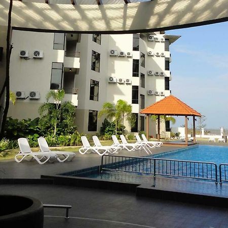 Cherloft@Samsuria Beach Residences Kampung Sungai Ular Exterior photo