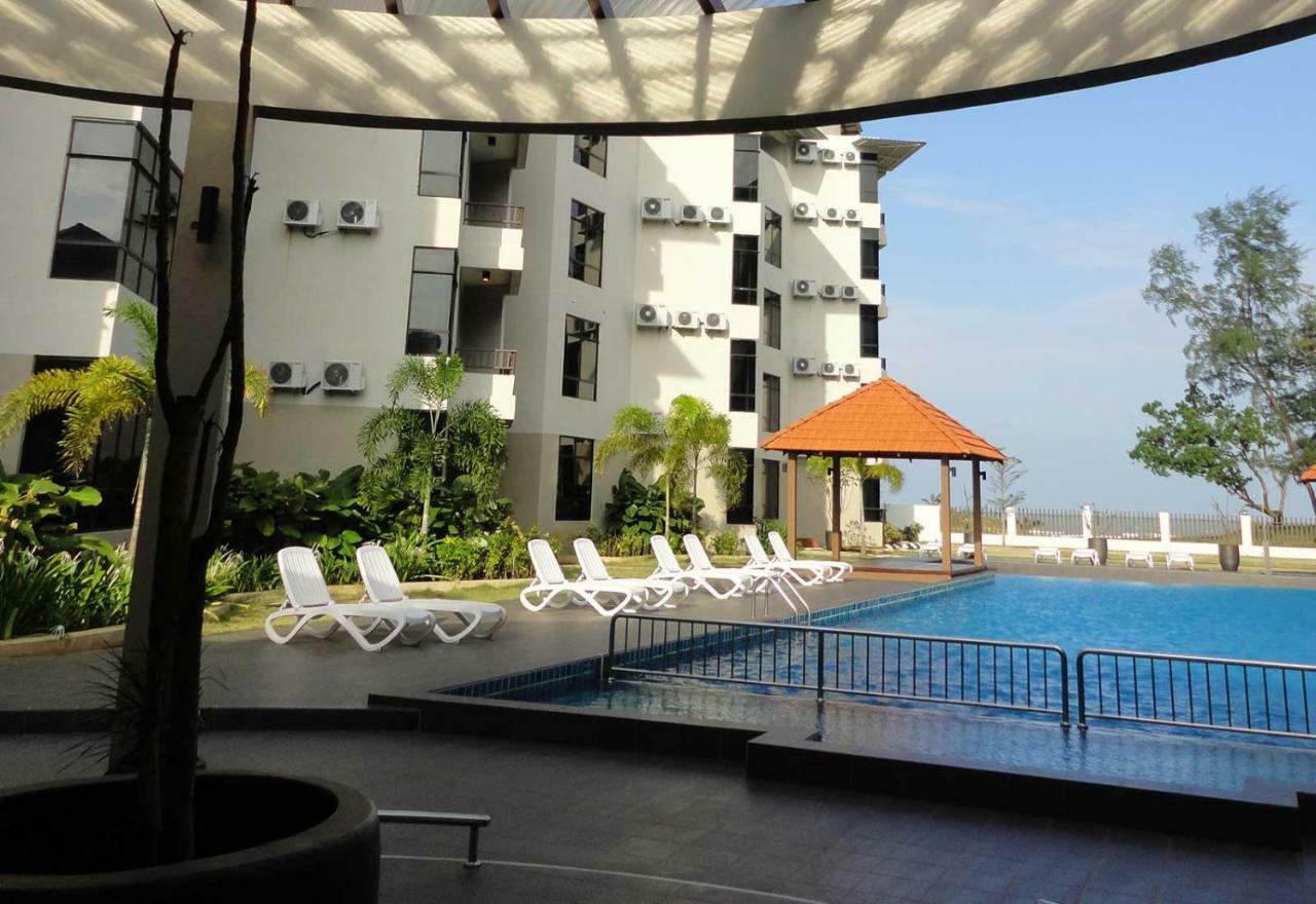 Cherloft@Samsuria Beach Residences Kampung Sungai Ular Exterior photo